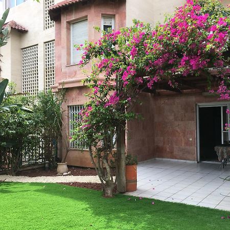 Pool & Garden Aparthotel Rechovot Екстериор снимка