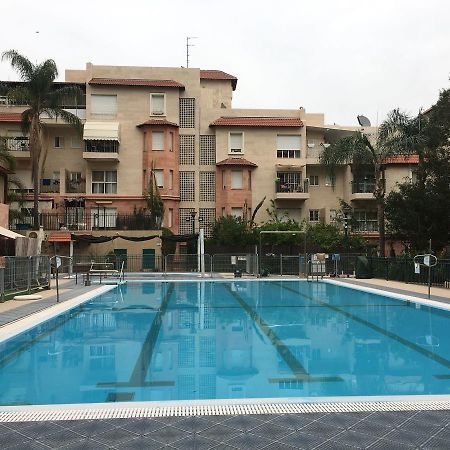 Pool & Garden Aparthotel Rechovot Екстериор снимка