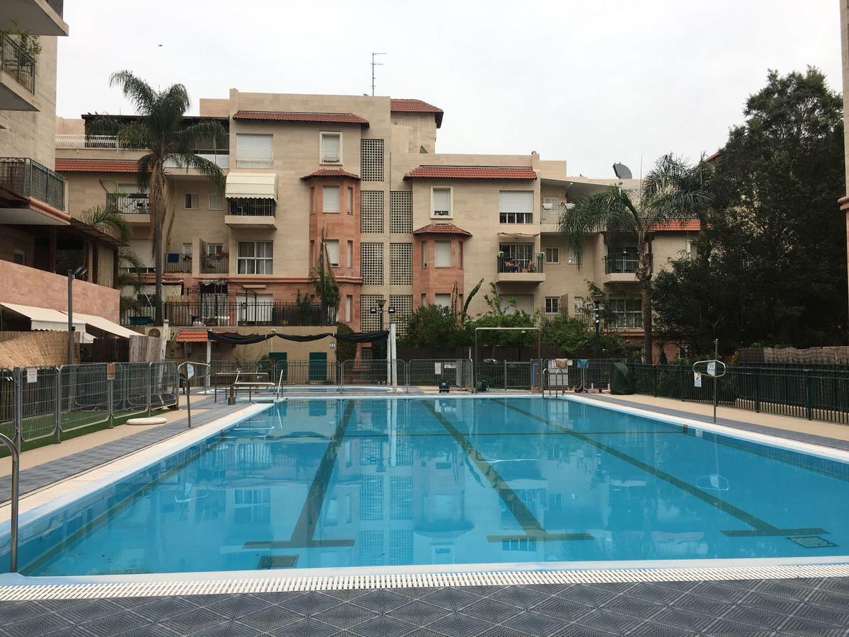 Pool & Garden Aparthotel Rechovot Екстериор снимка